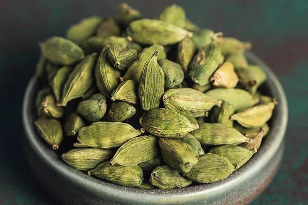 GreenCardamom_1200x1200_crop_center-compressed